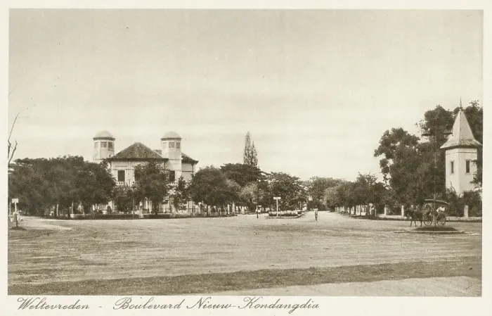 Framed Print : Boulevard Nieuw-Kondangdia, Sawah Besar, Indonesia Framed Print : Boulevard Nieuw-Kondangdia, Sawah Besar, Indonesia