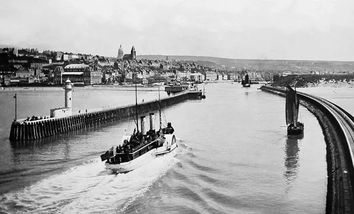 Framed Print : Boulogne Harbour, France, early 1900s Framed Print : Boulogne Harbour, France, early 1900s