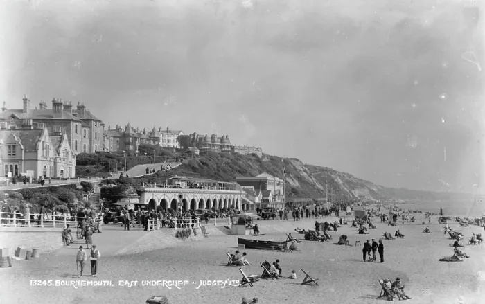 Framed Print : Bournemouth Beach at East Undercliff Framed Print : Bournemouth Beach at East Undercliff