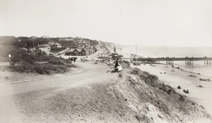 Framed Print : Bournemouth, beach and pier, looking East Framed Print : Bournemouth, beach and pier, looking East