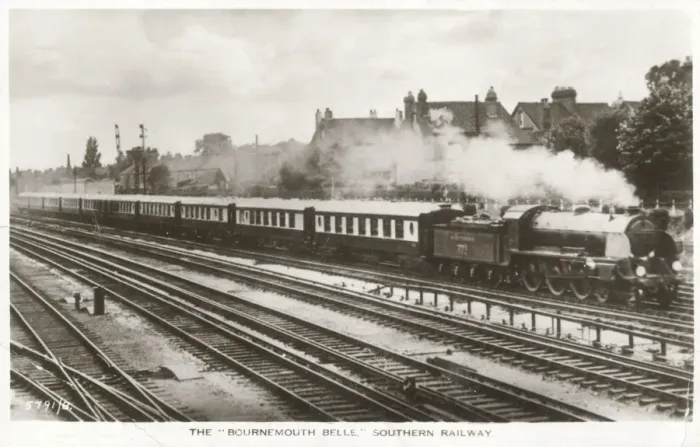 Framed Print : Bournemouth Belle - Southern Railway - pictured near Wimbledon Framed Print : Bournemouth Belle - Southern Railway - pictured near Wimbledon