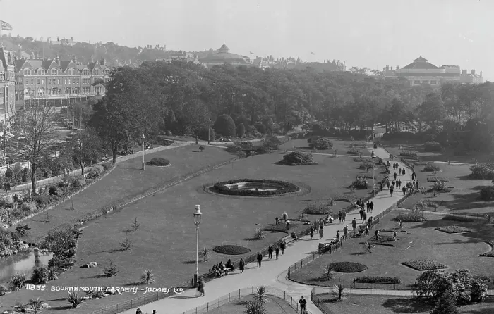 Framed Print : Bournemouth Gardens