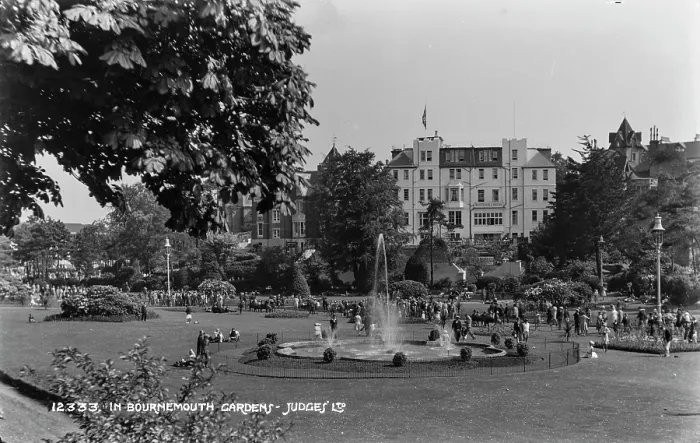 Framed Print : In Bournemouth Gardens Framed Print : In Bournemouth Gardens