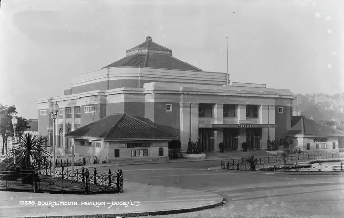 Framed Print : Bournemouth Pavilion Framed Print : Bournemouth Pavilion