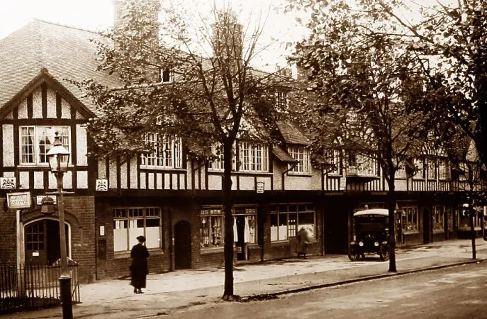 Framed Print : Bournville Village in the 1920s Framed Print : Bournville Village in the 1920s