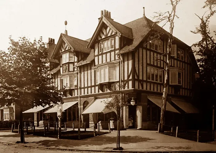 Framed Print : Bournville Village in the 1920s Framed Print : Bournville Village in the 1920s
