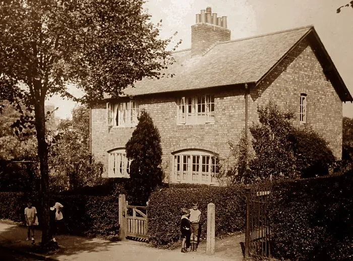 Framed Print : Bournville Village in the 1920s Framed Print : Bournville Village in the 1920s