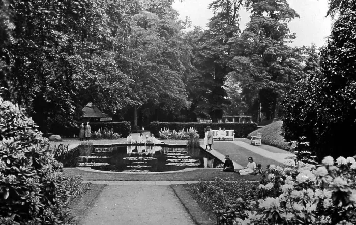 Framed Print : Bournville village gardens Framed Print : Bournville village gardens