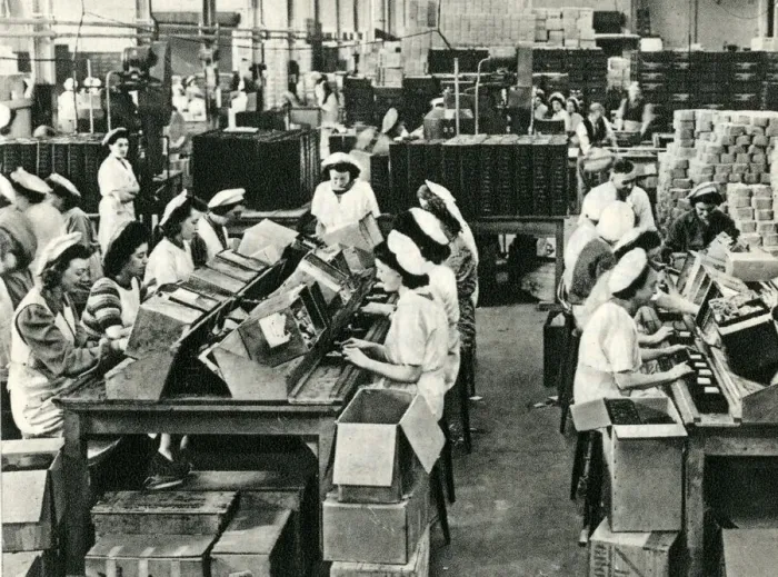 Framed Print : Bovril factory workers packing supplies, WW2 Framed Print : Bovril factory workers packing supplies, WW2