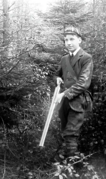 Framed Print : Boy with double-barrelled shotgun, early 1900s Framed Print : Boy with double-barrelled shotgun, early 1900s