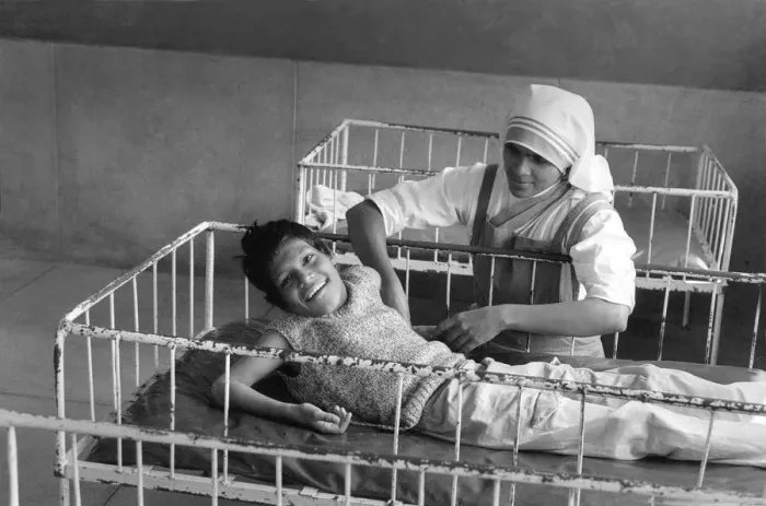 Framed Print : Boy with nurse, Jaipur, India Framed Print : Boy with nurse, Jaipur, India