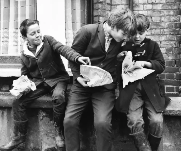 Framed Print : Boys eating fish and chips, Balham, SW London