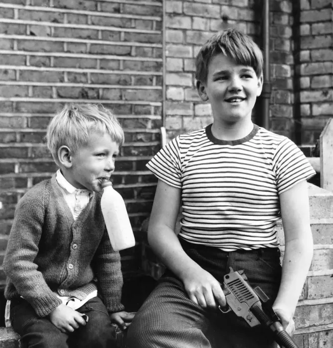 Framed Print : Boys with toy gun, Balham, SW London