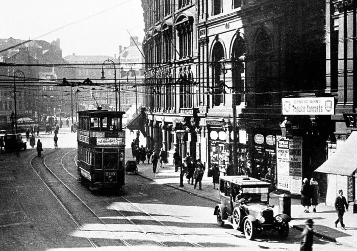 Framed Print : Bradford - Bridge Street Framed Print : Bradford - Bridge Street