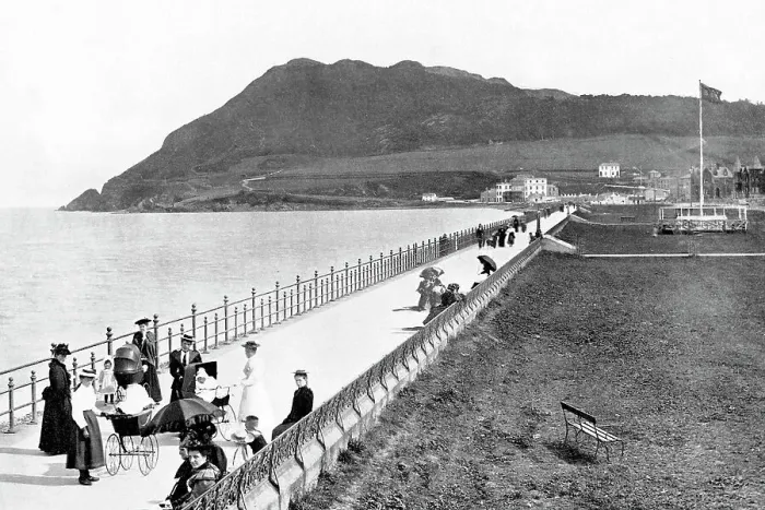 Framed Print : Bray Esplanade early 1900s Framed Print : Bray Esplanade early 1900s