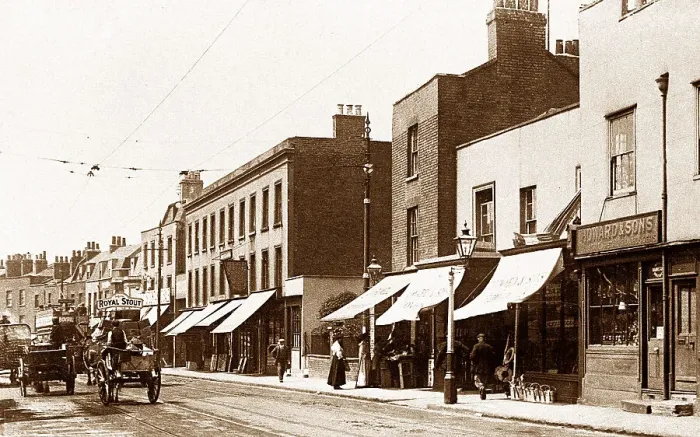 Framed Print : Brentford High Street early 1900s Framed Print : Brentford High Street early 1900s