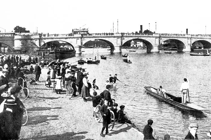 Framed Print : Bridge, Kingston on Thames Framed Print : Bridge, Kingston on Thames