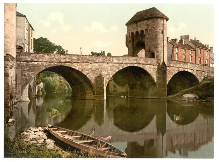 Framed Print : Bridge over the Monnow, Monmouth, England Framed Print : Bridge over the Monnow, Monmouth, England