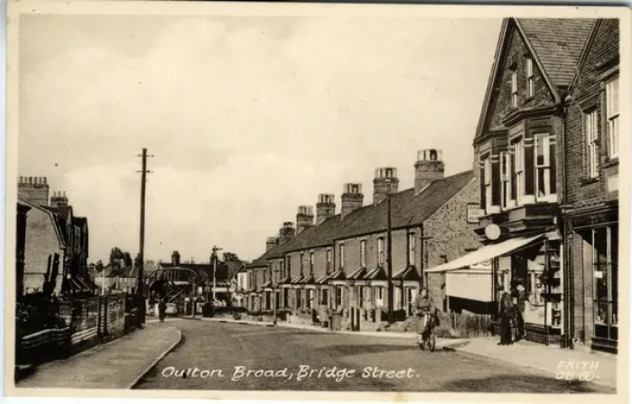 Framed Print : Bridge Street, Oulton Broad, Suffolk Framed Print : Bridge Street, Oulton Broad, Suffolk