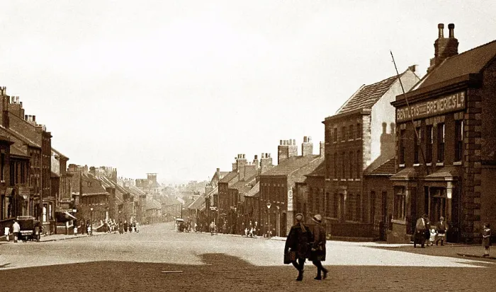Framed Print : Bridge Street, Pontefract early 1900's Framed Print : Bridge Street, Pontefract early 1900's