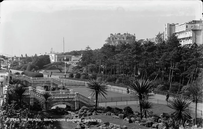 Framed Print : The Bridges, Bournemouth Gardens