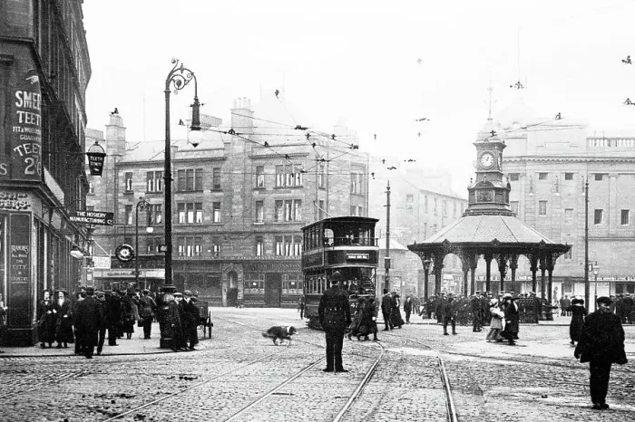 Framed Print : Bridgeton Cross, Glasgow early 1900's Framed Print : Bridgeton Cross, Glasgow early 1900's
