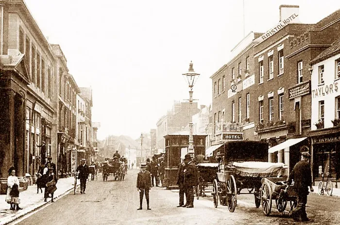Framed Print : Bridgwater High Street early 1900s Framed Print : Bridgwater High Street early 1900s