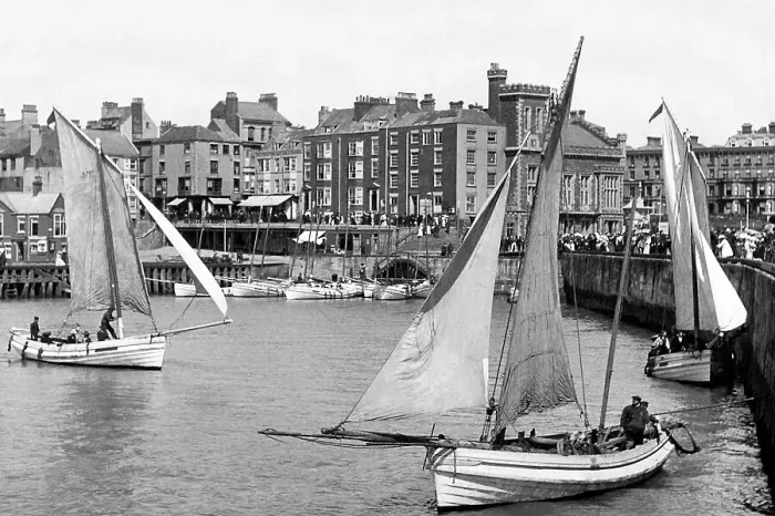 Framed Print : Bridlington Harbour early 1900s Framed Print : Bridlington Harbour early 1900s