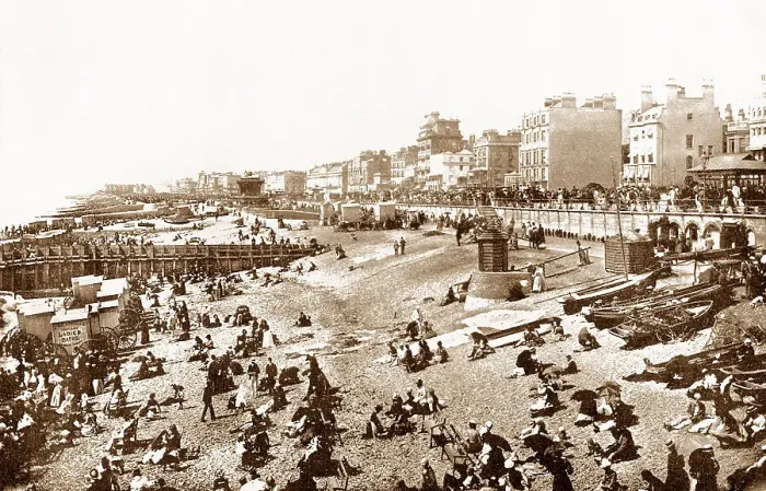 Framed Print : Brighton - Beach Framed Print : Brighton - Beach