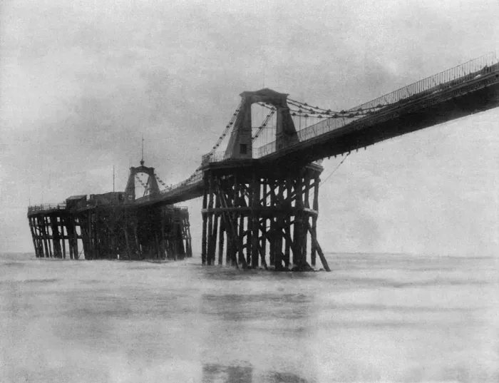 Framed Print : Brighton  /  Chain Pier 1896