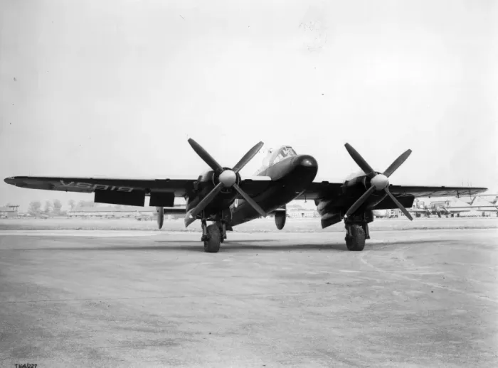 Framed Print : Bristol Brigand Met 3 VS819 at Filton in 1948 Framed Print : Bristol Brigand Met 3 VS819 at Filton in 1948