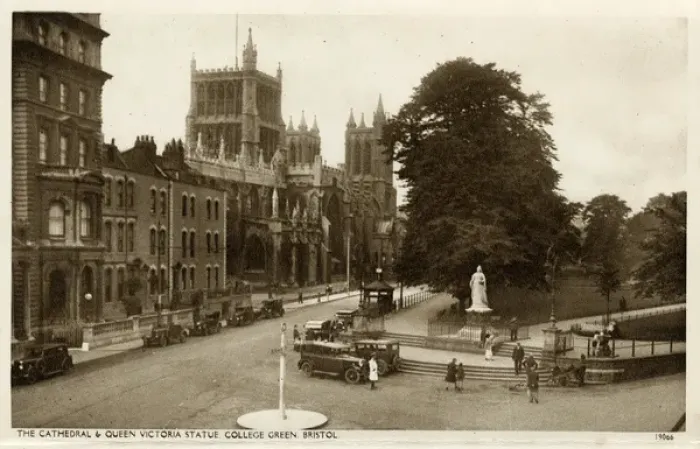 Framed Print : Bristol - College Green, Cathedral and Queen Victoria Statue Framed Print : Bristol - College Green, Cathedral and Queen Victoria Statue