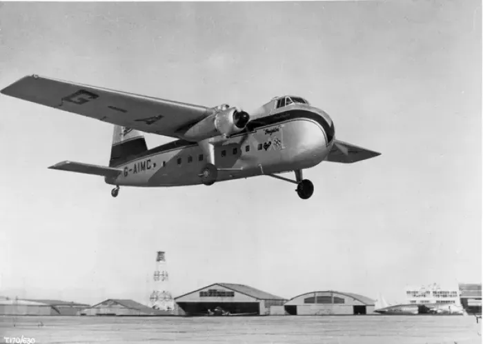 Framed Print : Bristol Freighter IA G-AIMC taking off from Sydney Framed Print : Bristol Freighter IA G-AIMC taking off from Sydney