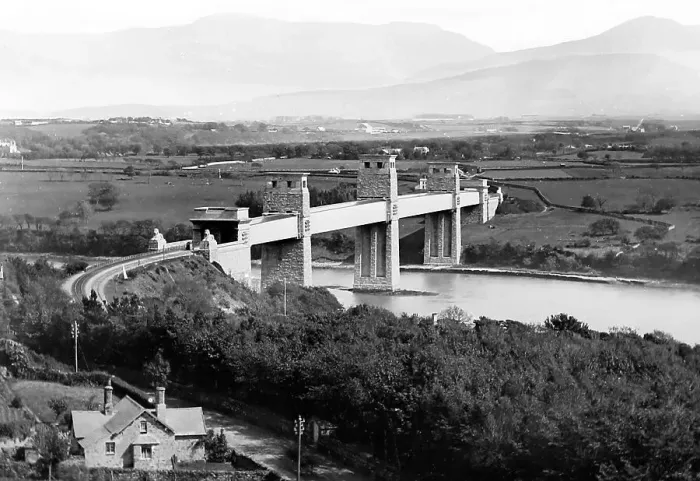 Framed Print : Britannia Bridge, Anglesey, Victorian period