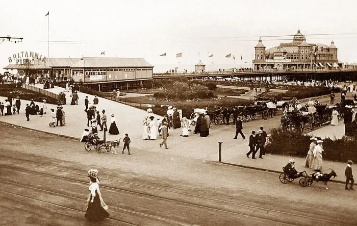 Framed Print : Britannia Pier, Great Yarmouth Framed Print : Britannia Pier, Great Yarmouth