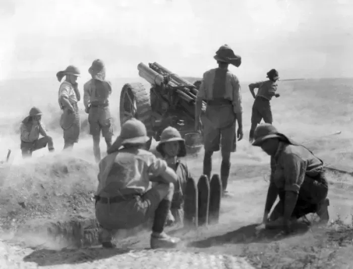 Framed Print : British 60 pounder gun in action, Samarra, WW1 Framed Print : British 60 pounder gun in action, Samarra, WW1