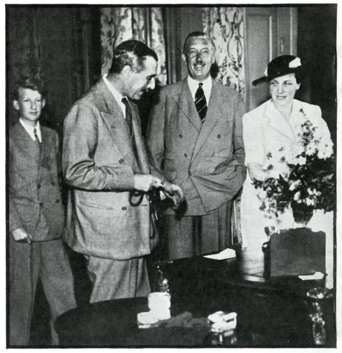 Framed Print : British ambassadors returned to England, September 1939 Framed Print : British ambassadors returned to England, September 1939