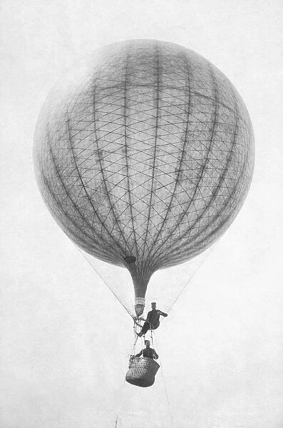 British Army Gas-Balloon Flying Carrying 2 Soldiers at t?