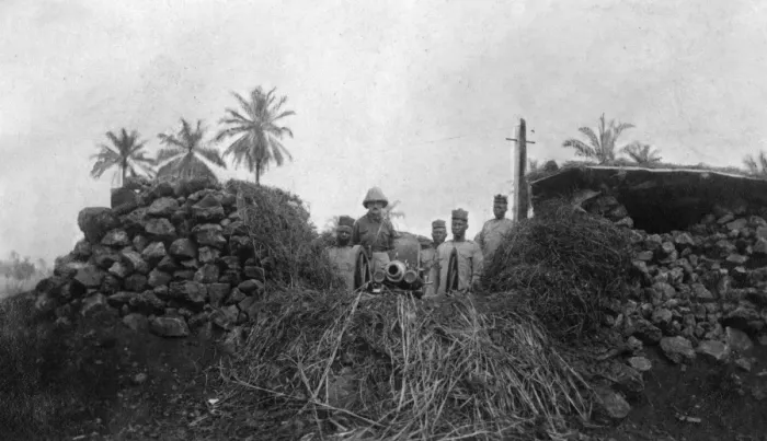 Framed Print : British artillerymen of the RFA in Africa, WW1 Framed Print : British artillerymen of the RFA in Africa, WW1