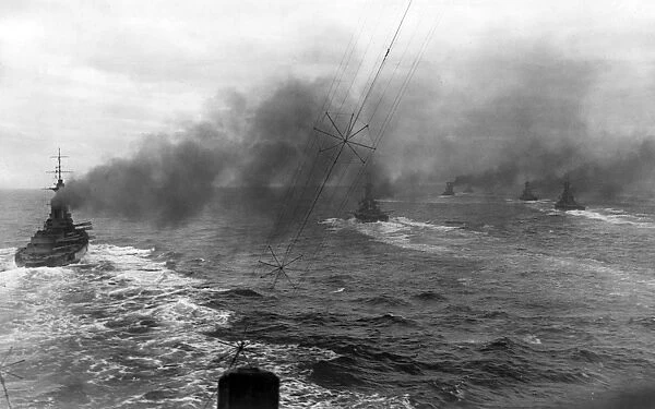 British battle fleet avoiding enemy submarines, WW1