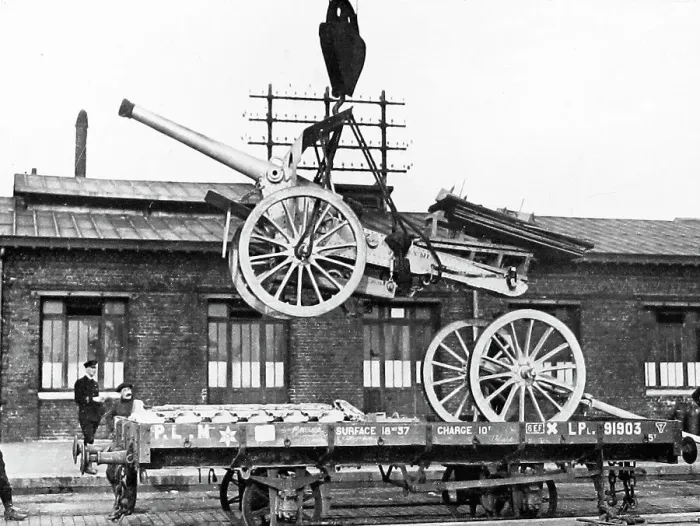 Framed Print : A British cannon arriving in France during WW1 Framed Print : A British cannon arriving in France during WW1