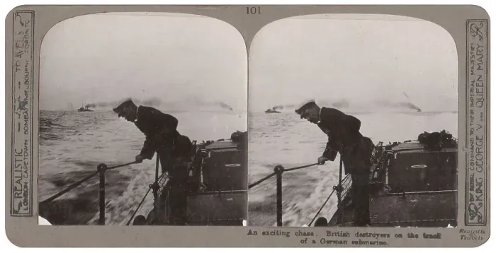 Framed Print : British destroyer in pursuit of German U-boat, WW1 Framed Print : British destroyer in pursuit of German U-boat, WW1