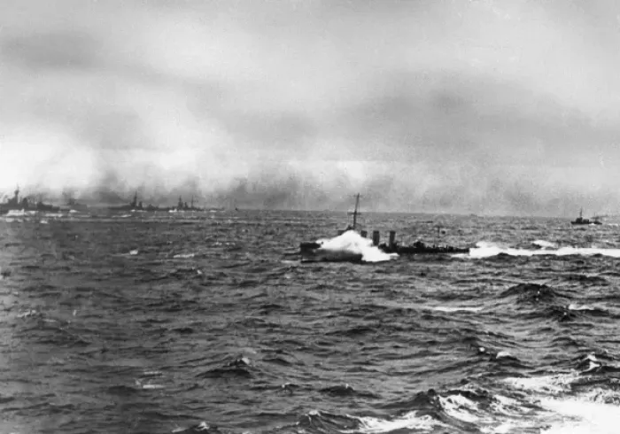 Framed Print : British destroyers at sea, WW1 Framed Print : British destroyers at sea, WW1