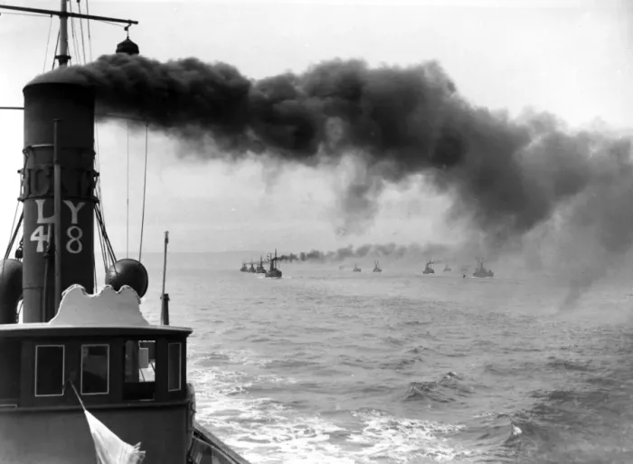 Framed Print : British drifter fleet at sea, WW1 Framed Print : British drifter fleet at sea, WW1