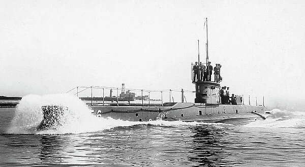 British E Class Submarine No. E6 early 1900s