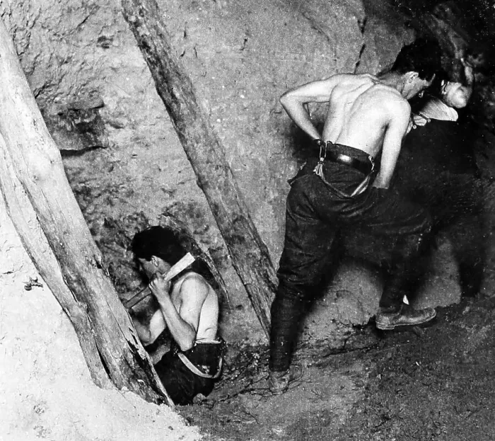 Framed Print : British engineers mining at Messines Ridge (blown) Framed Print : British engineers mining at Messines Ridge (blown)