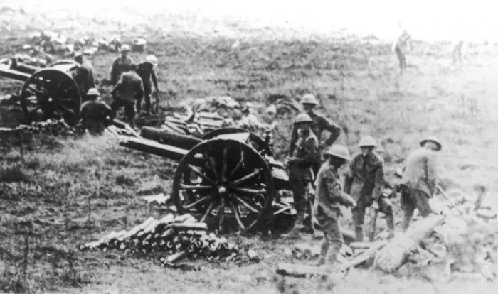 Framed Print : British field guns 1916 Framed Print : British field guns 1916