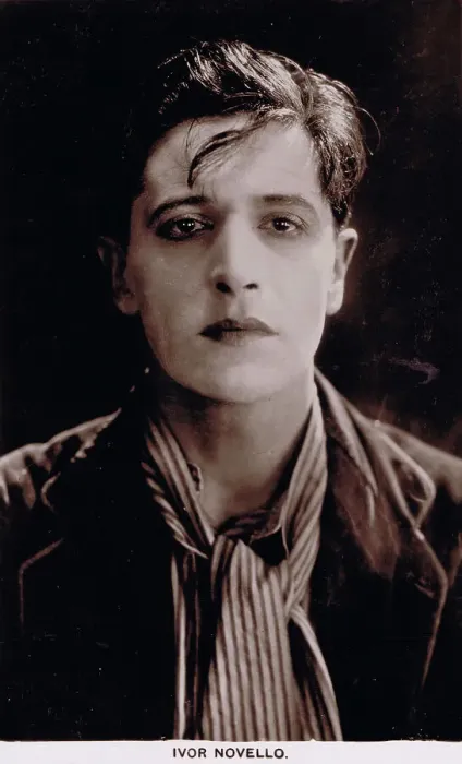 Framed Print : The British film ad stage star Ivor Novello, 1920s Framed Print : The British film ad stage star Ivor Novello, 1920s