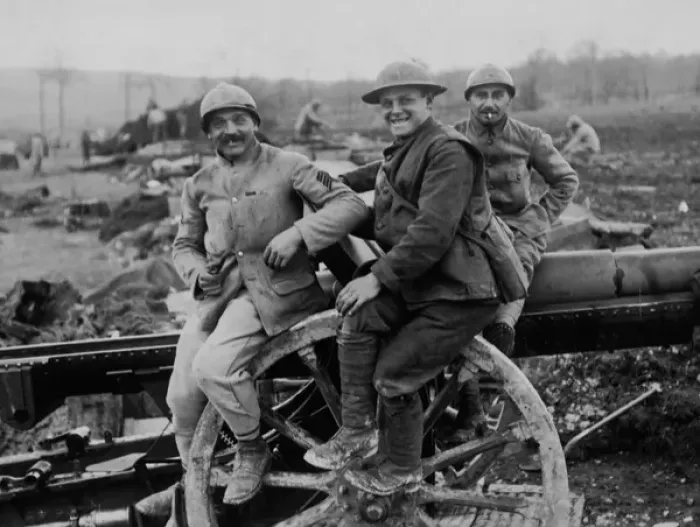 Framed Print : British and French gunners, Western Front, WW1 Framed Print : British and French gunners, Western Front, WW1