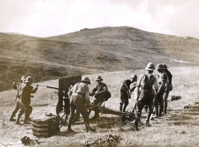 Framed Print : British gunners on Balkan Front, WW1 Framed Print : British gunners on Balkan Front, WW1